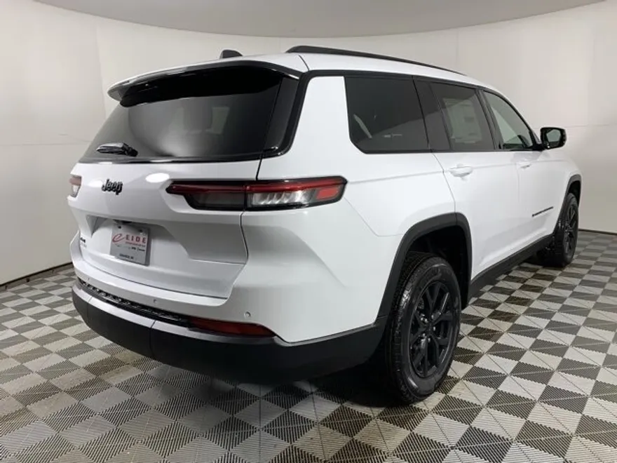 2025 Jeep Grand Cherokee Laredo Altitude X photo 1