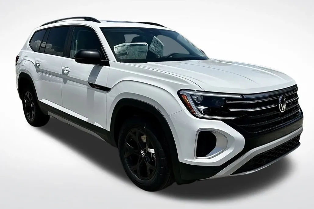 2025 Volkswagen Atlas Peak Edition SE photo 1