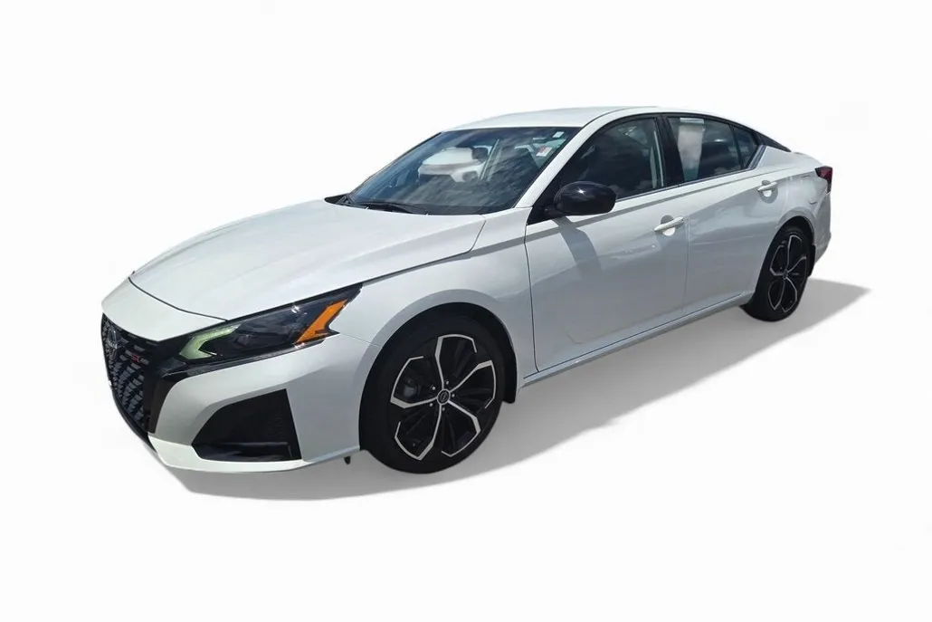2024 Nissan Altima 2.5 SR photo 1