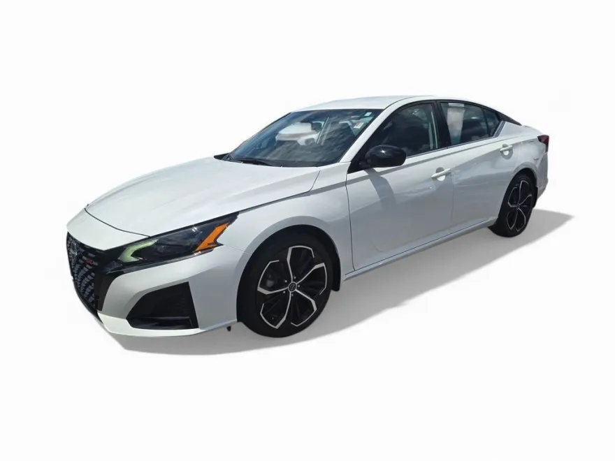 2024 Nissan Altima 2.5 SR photo 1