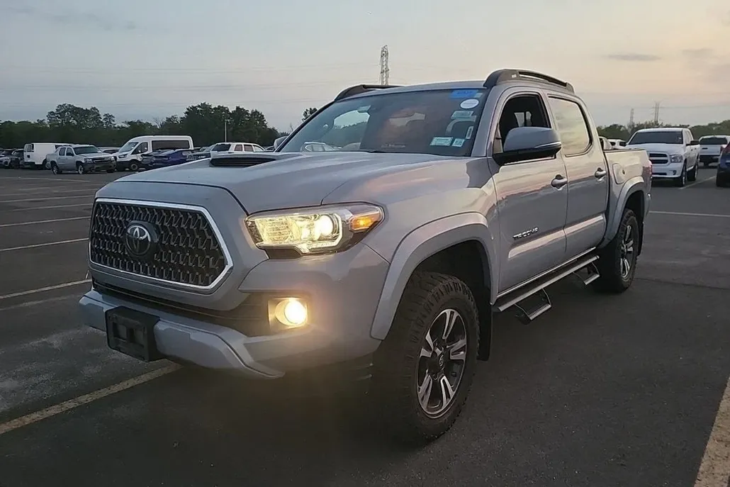 2019 Toyota Tacoma V6 photo 1