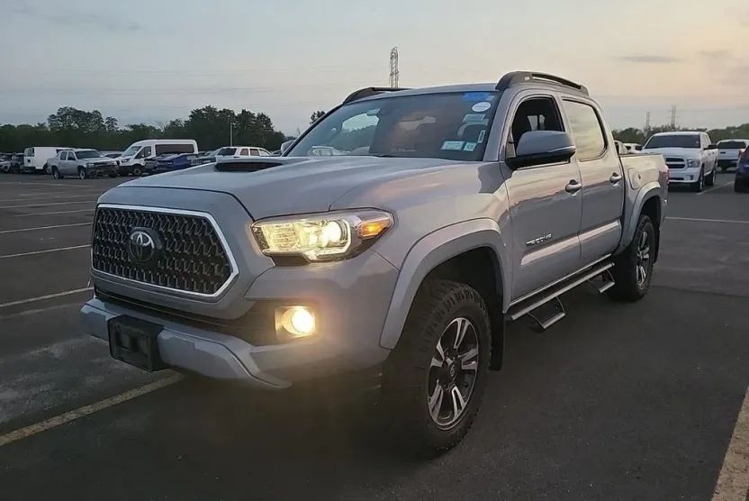 2019 Toyota Tacoma V6 photo 1
