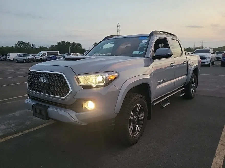2019 Toyota Tacoma V6 photo 1