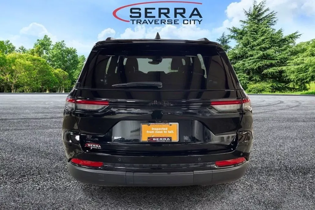 2023 Jeep Grand Cherokee Altitude photo 1