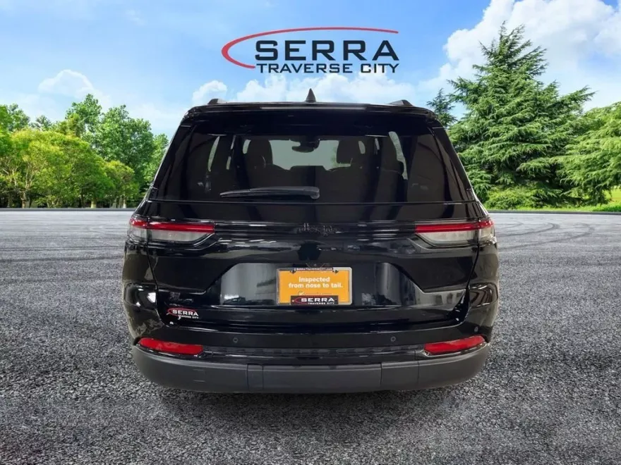 2023 Jeep Grand Cherokee Altitude photo 1