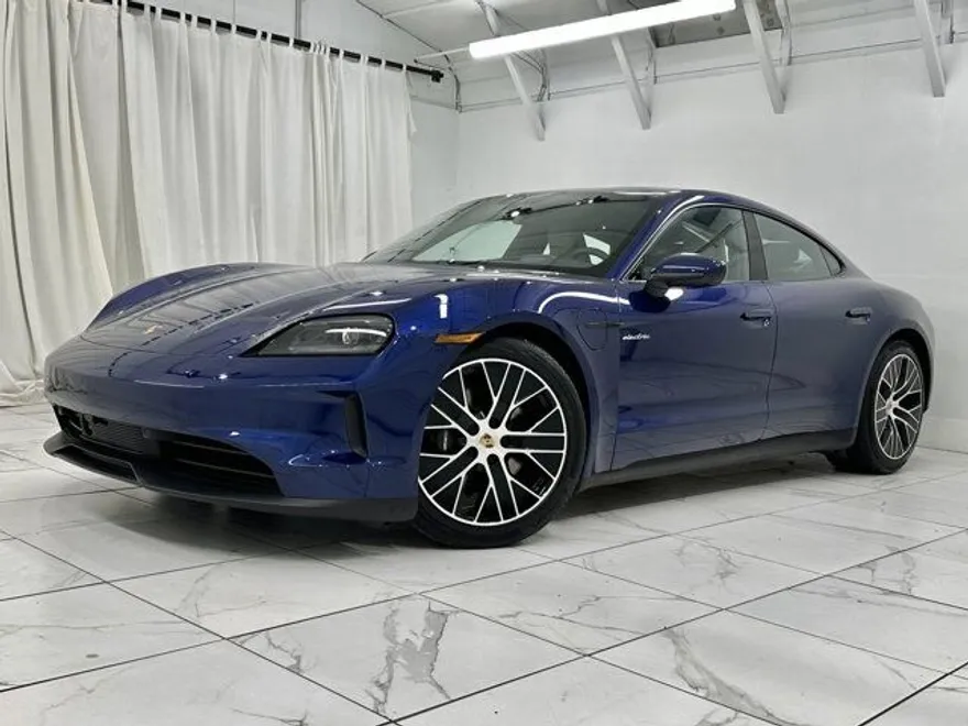 2025 Porsche Taycan photo 1