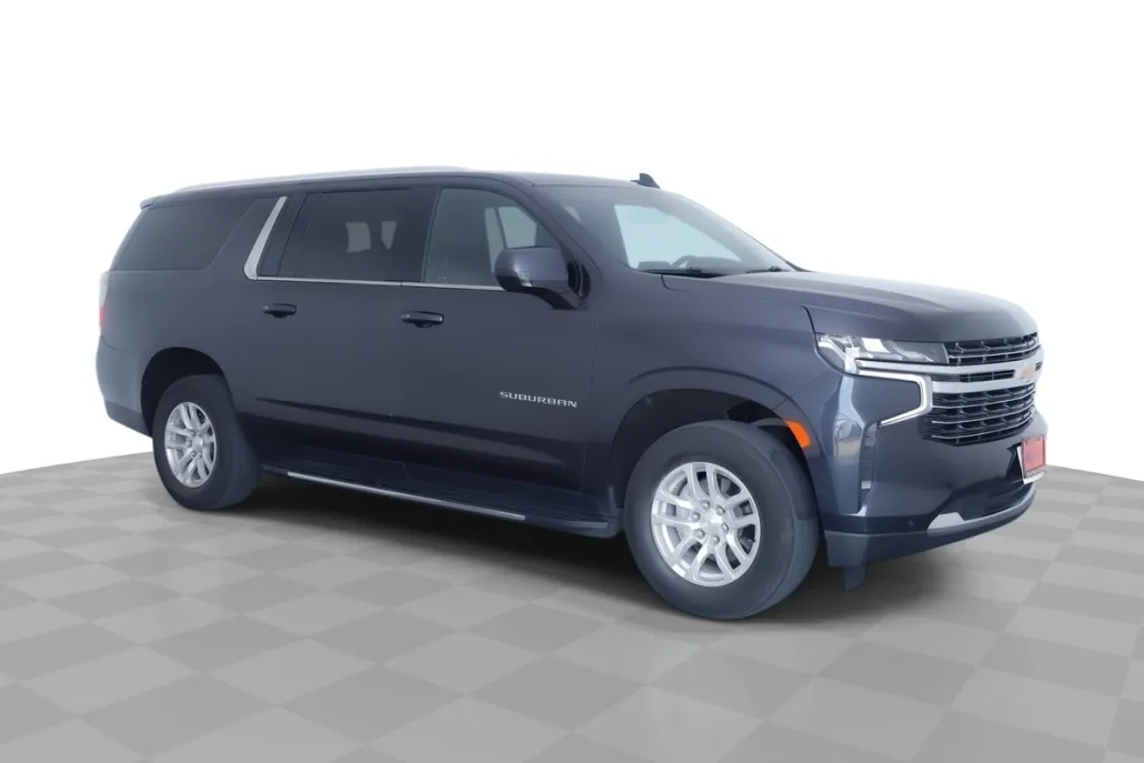 2023 Chevrolet Suburban LT photo 1