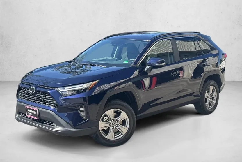 2025 Toyota RAV4 XLE photo 1