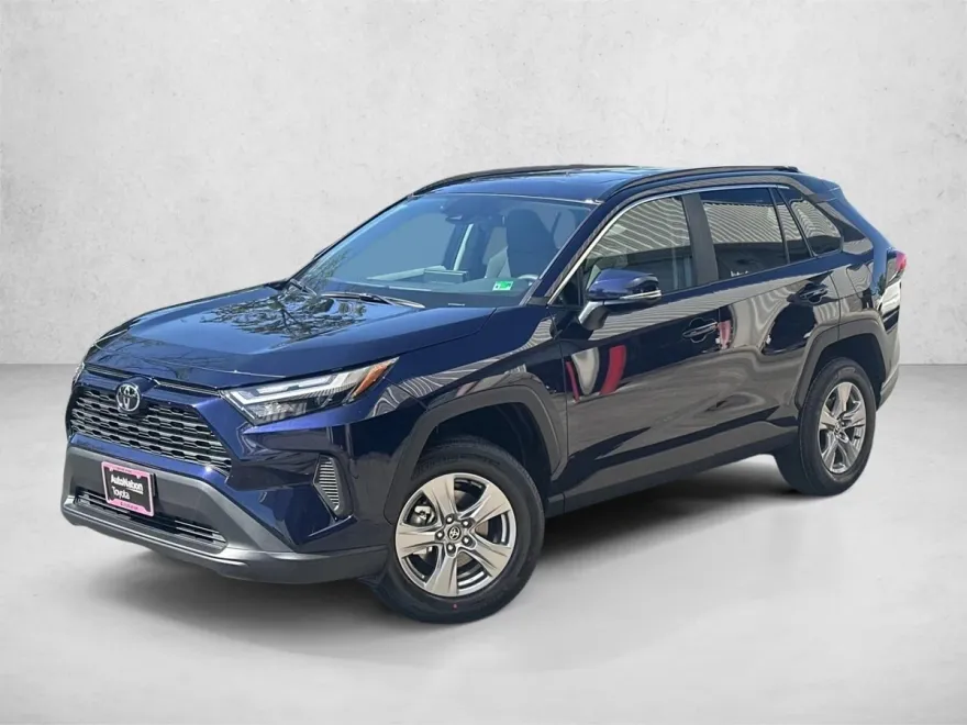 2025 Toyota RAV4 XLE photo 1