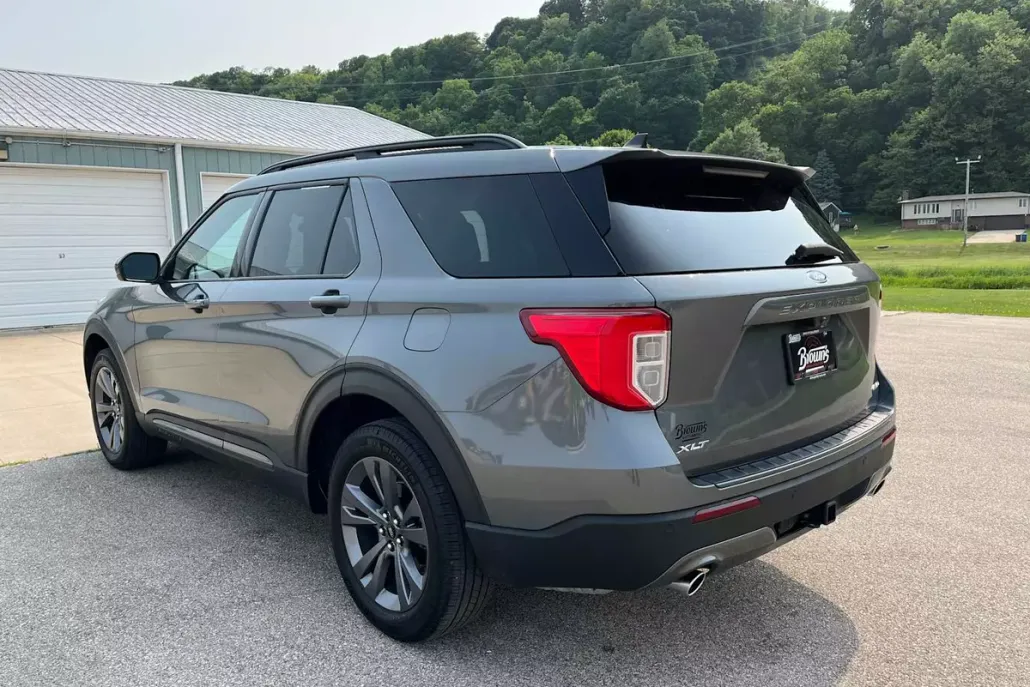 2023 Ford Explorer XLT photo 1