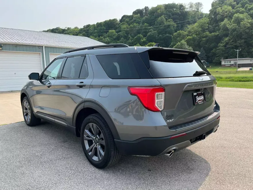 2023 Ford Explorer XLT photo 1
