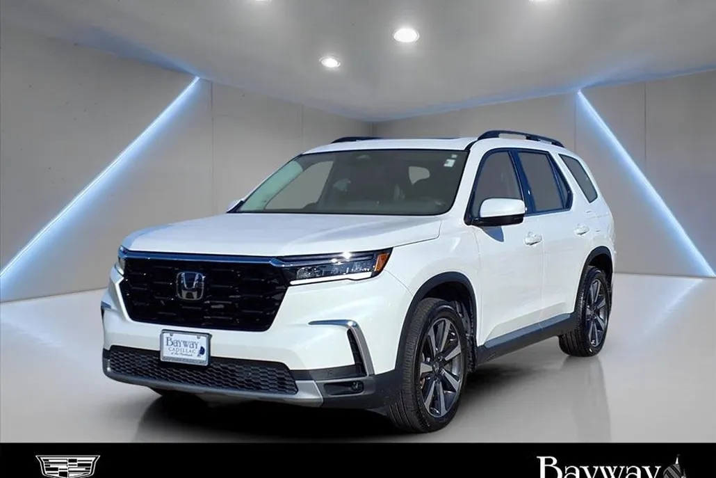 2024 Honda Pilot Touring photo 1