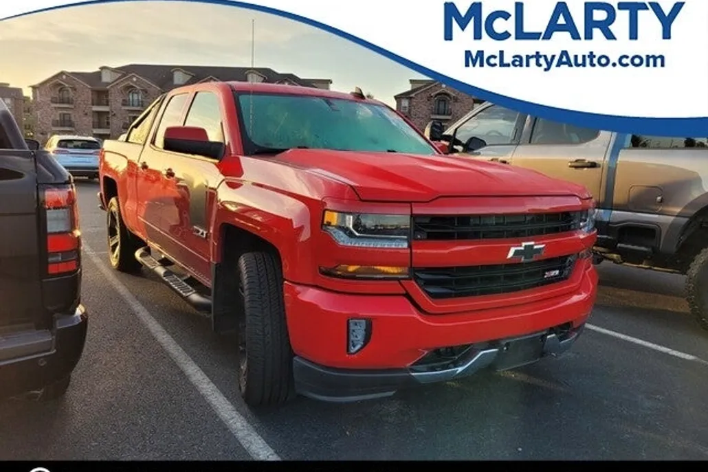 2017 Chevrolet Silverado 1500 LT photo 1