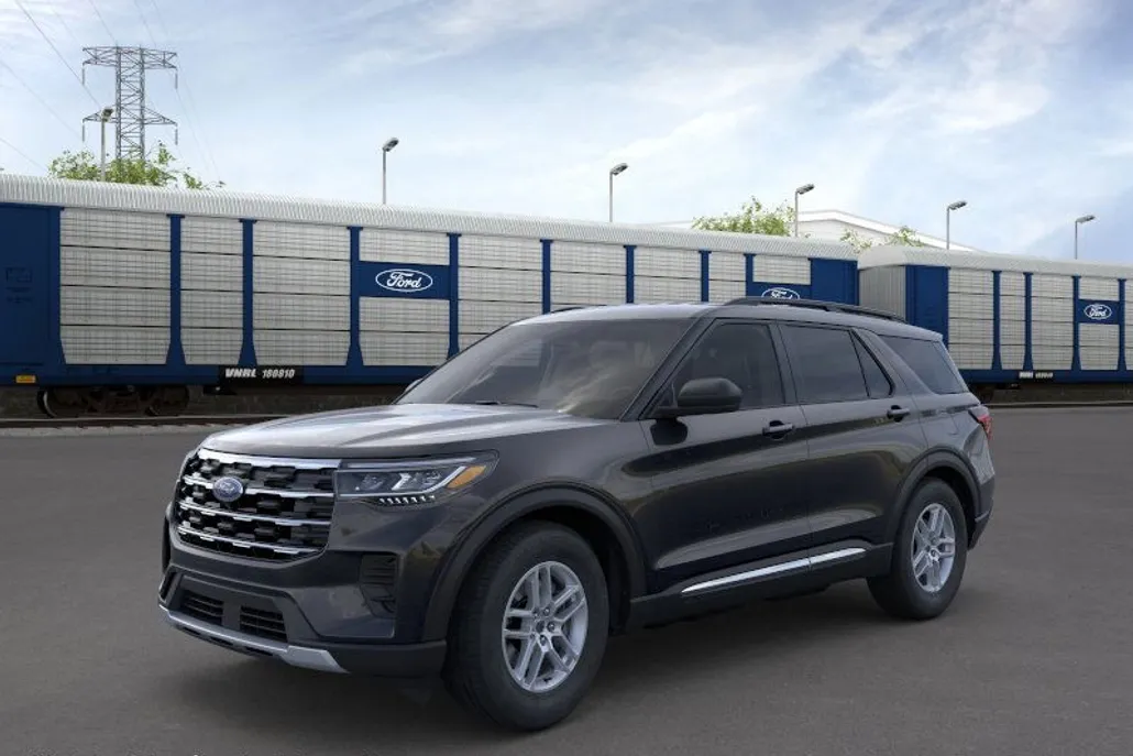 2025 Ford Explorer photo 1