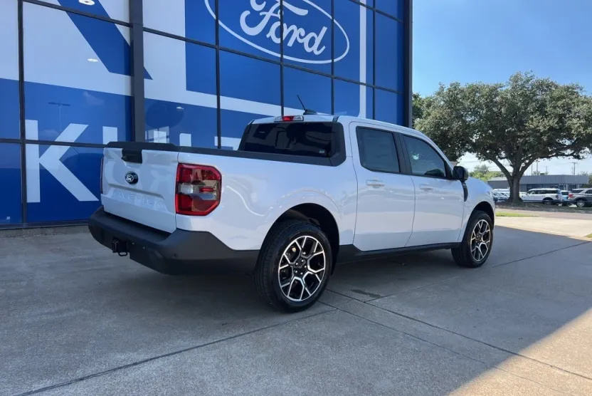 2025 Ford Maverick Lariat photo 1