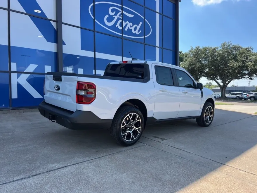 2025 Ford Maverick Lariat photo 1