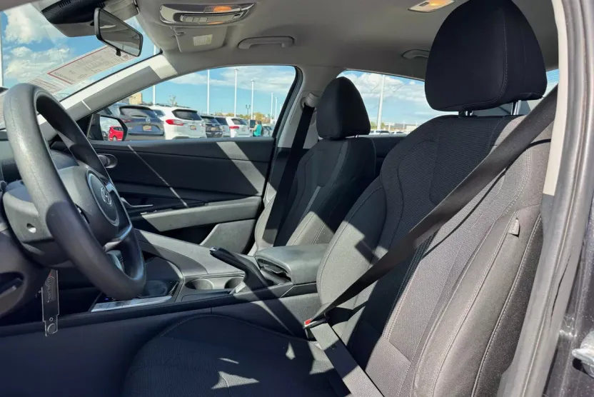 2023 Hyundai Elantra SE photo 1