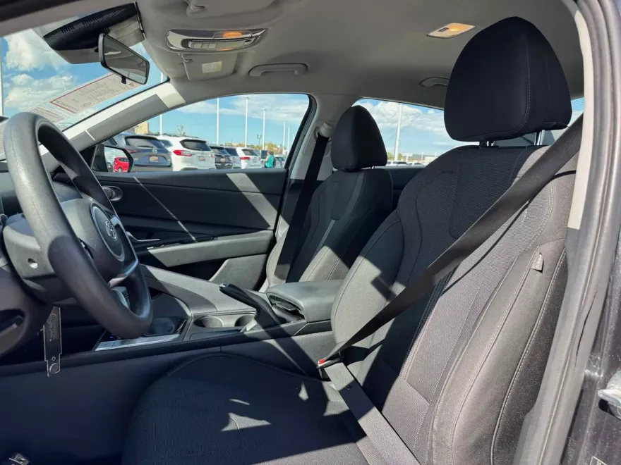 2023 Hyundai Elantra SE photo 1