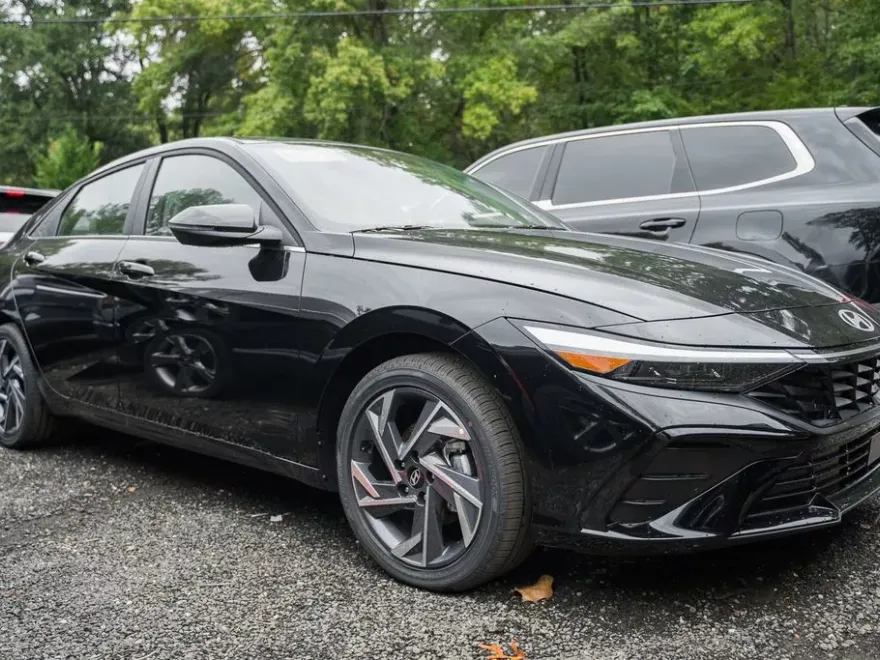 2025 Hyundai Elantra Hybrid Limited photo 1