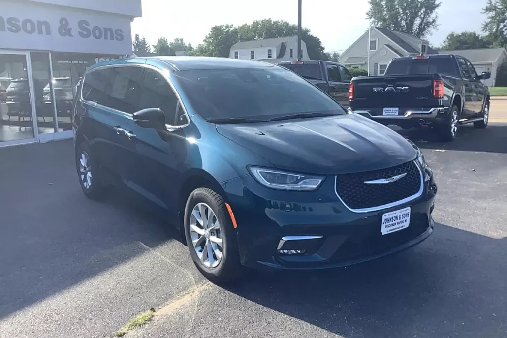 2025 Chrysler Pacifica photo 1