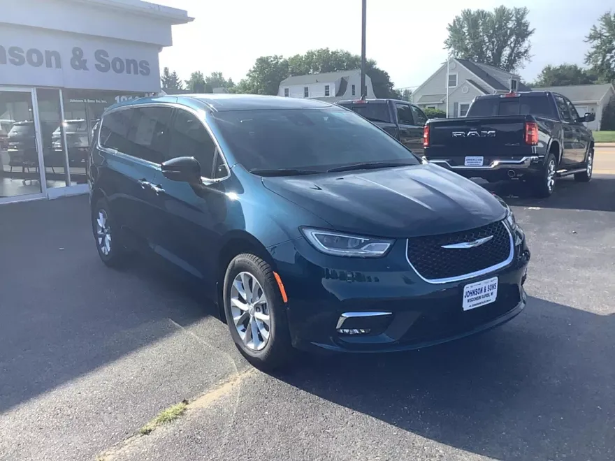 2025 Chrysler Pacifica photo 1