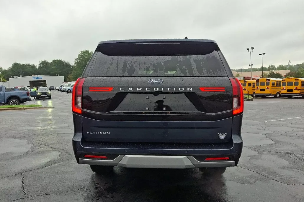 2025 Ford Expedition MAX Platinum photo 1