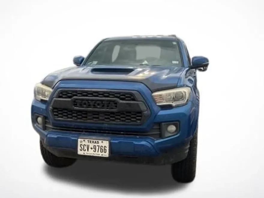 2017 Toyota Tacoma TRD Sport photo 1