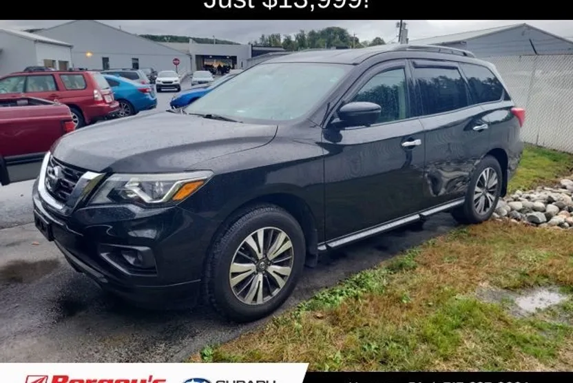 2017 Nissan Pathfinder SL photo 1