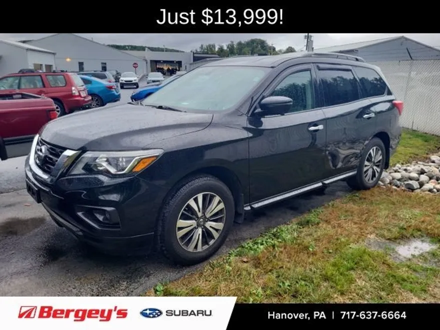 2017 Nissan Pathfinder SL photo 1