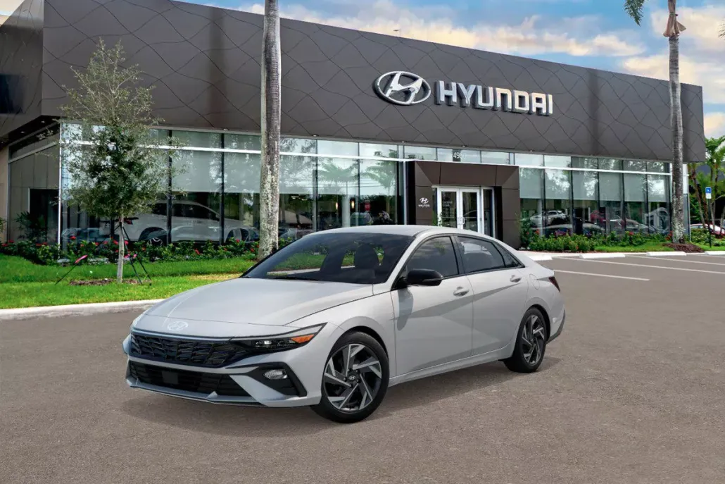 2025 Hyundai Elantra SEL Sport photo 1