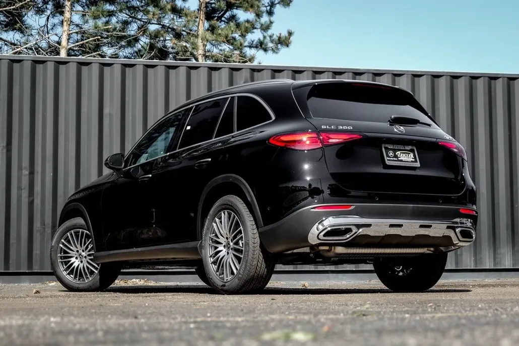 2025 Mercedes Benz GLC 300 4MATIC photo 1