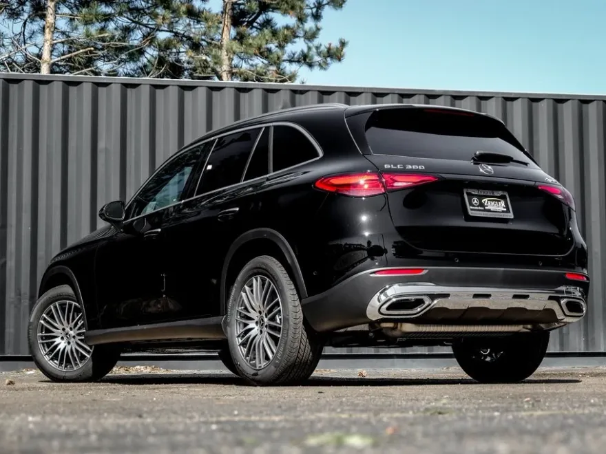2025 Mercedes Benz GLC 300 4MATIC photo 1