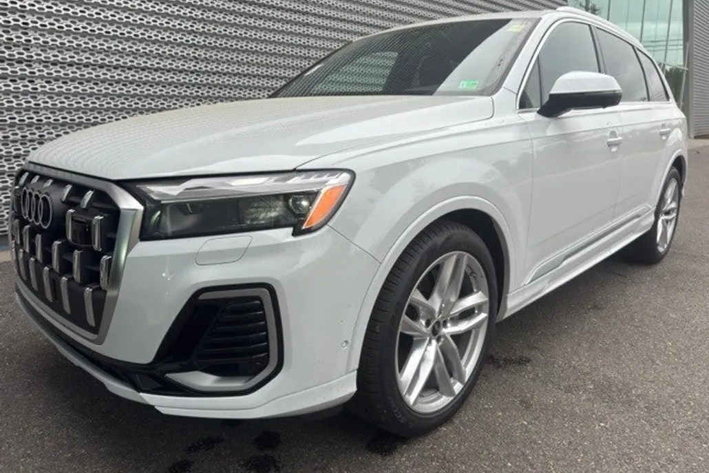 2025 Audi Q7 55 Premium Plus photo 1