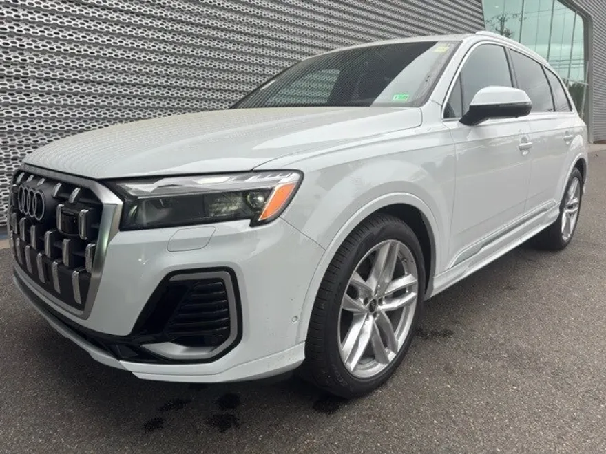 2025 Audi Q7 55 Premium Plus photo 1
