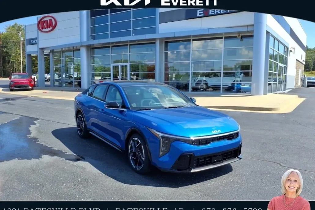 2025 Kia K4 GT-Line photo 1