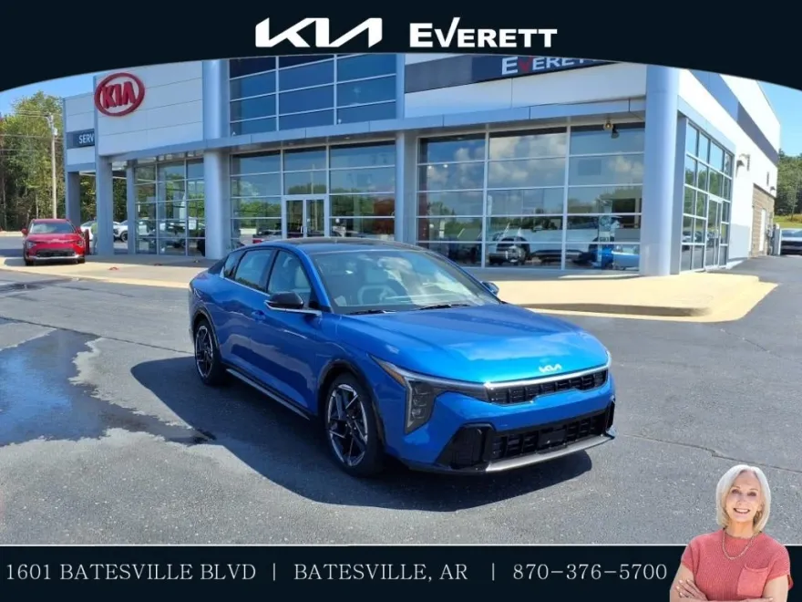 2025 Kia K4 GT-Line photo 1