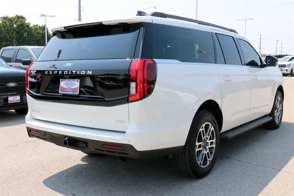 2025 Ford Expedition MAX photo 1