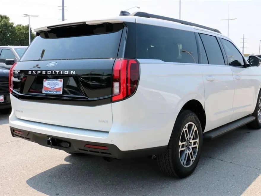 2025 Ford Expedition MAX photo 1