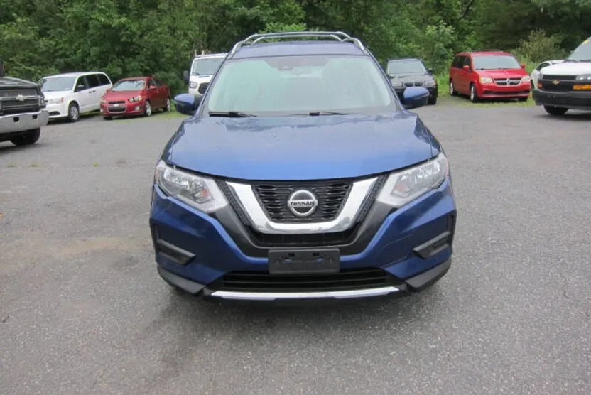 2020 Nissan Rogue SV photo 1