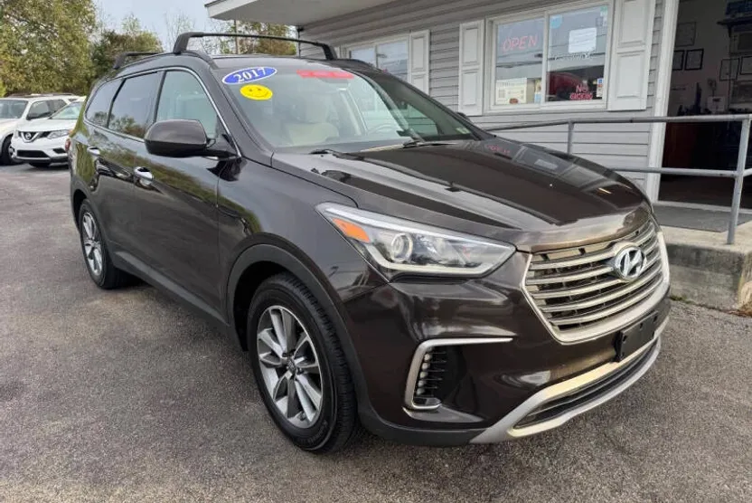 2017 Hyundai Santa Fe SE photo 1