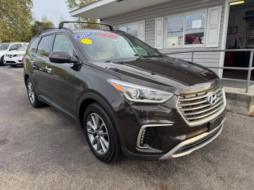 2017 Hyundai Santa Fe SE photo 1