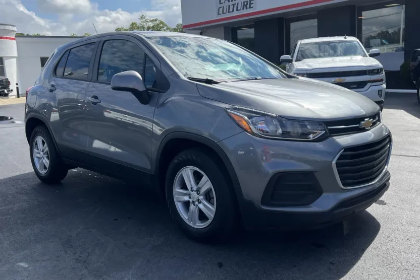 2020 Chevrolet Trax LS photo 1
