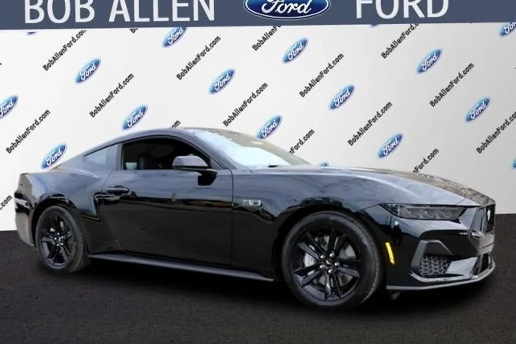 2025 Ford Mustang GT photo 1