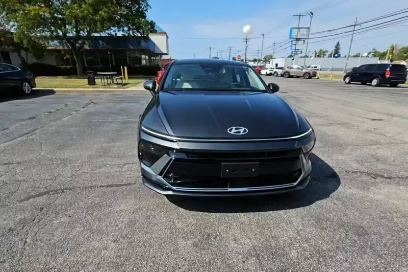 2025 Hyundai Sonata SEL photo 1