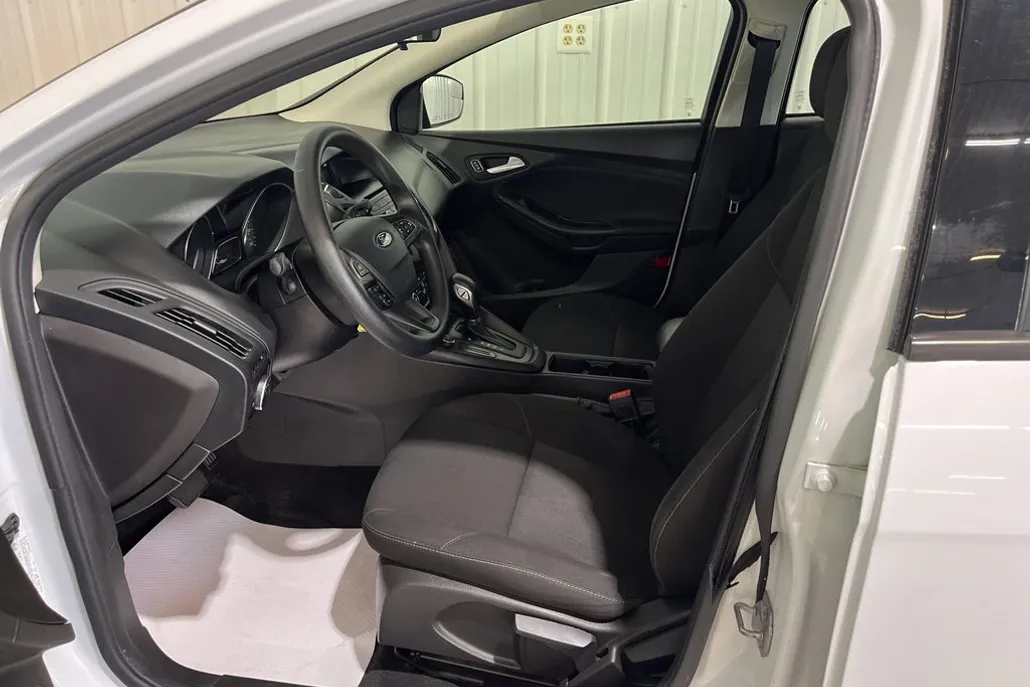 2017 Ford Focus SE photo 1