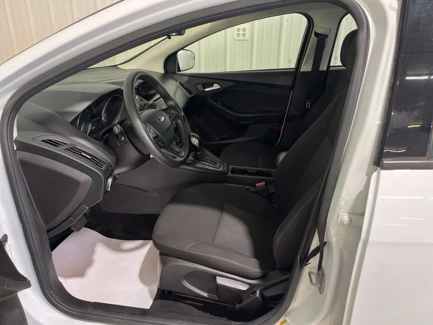 2017 Ford Focus SE photo 1
