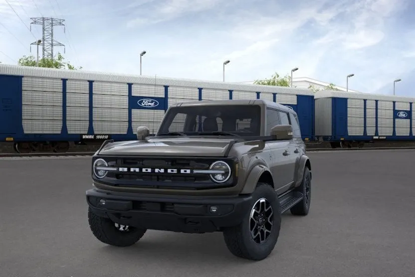 2025 Ford Bronco Outer Banks photo 1