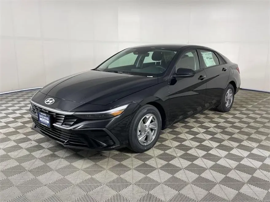 2025 Hyundai Elantra SE photo 1