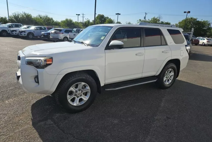 2016 Toyota 4Runner SR5 photo 1