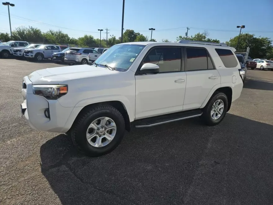 2016 Toyota 4Runner SR5 photo 1